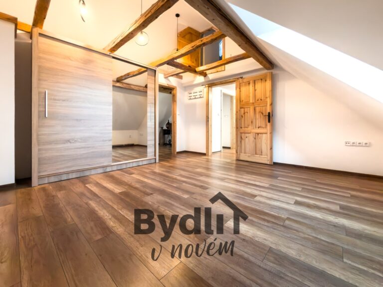 Prodej kompletně zrekonstruovaného rodinného domu 140 m², Nové Město pod Smrkem