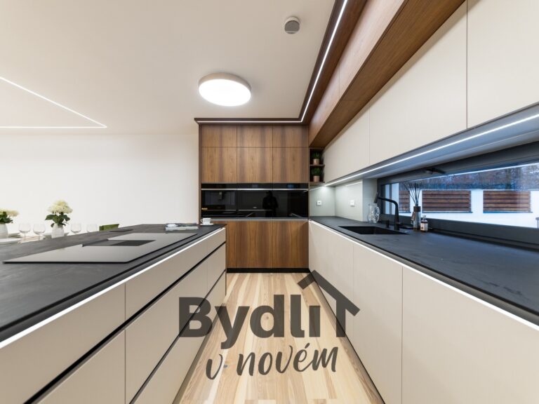 Luxusní rodinný dům – 5+kk  v Zastávce u Brna  A